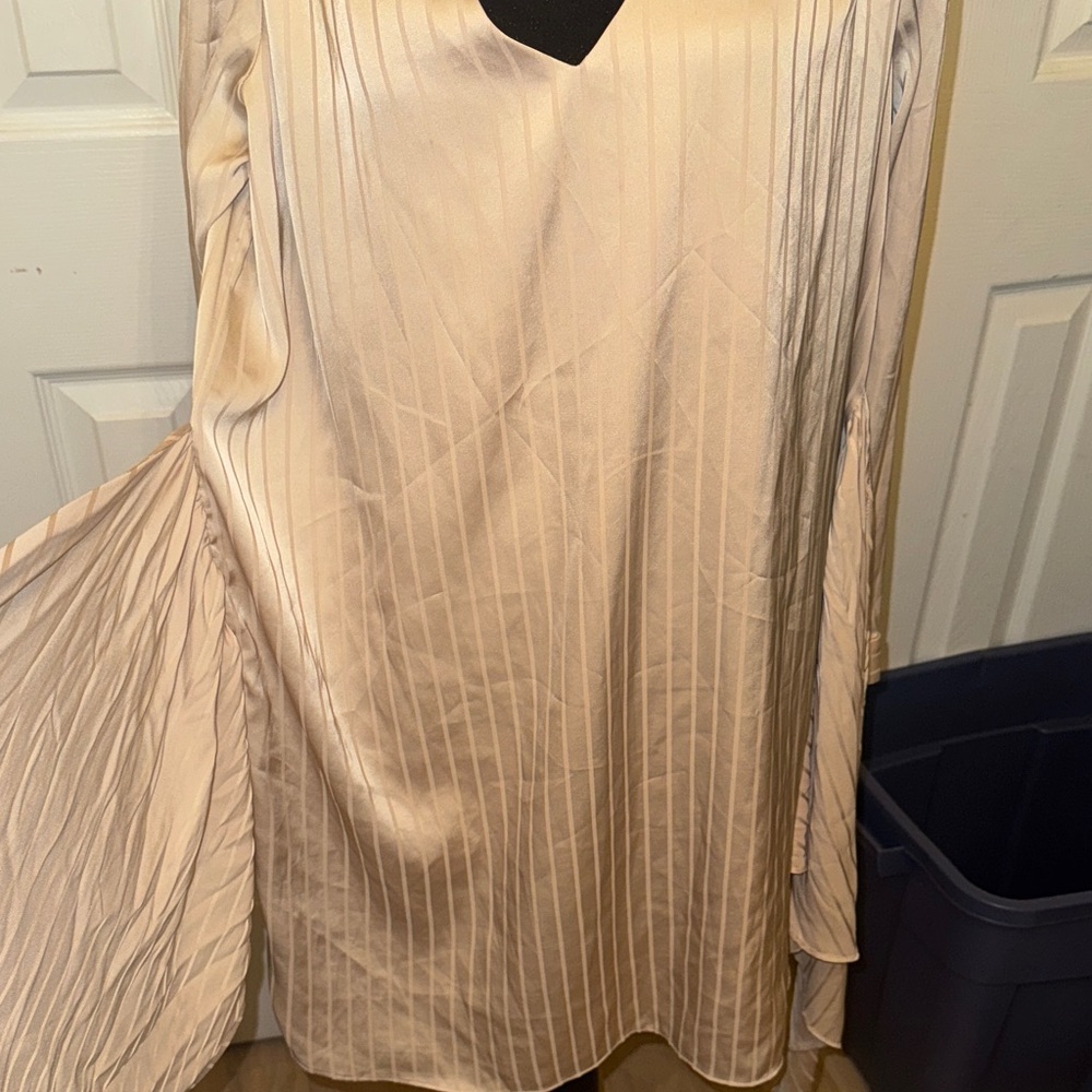 Elegant Cream Dress - Picture 10 of 16